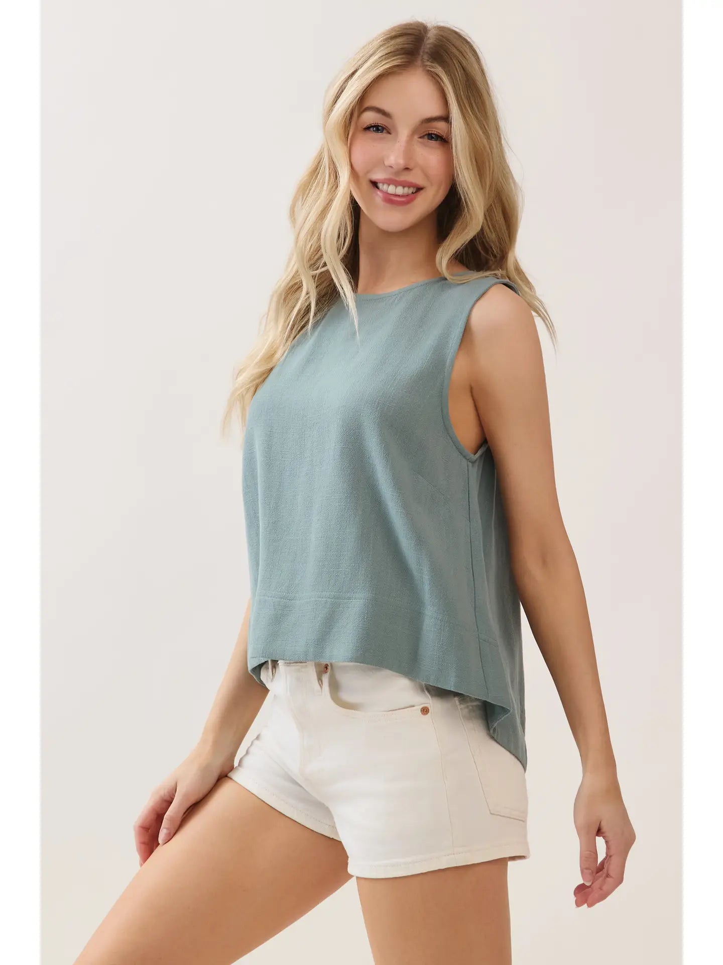 Round Neck Back Keyhole Sleeveless Top
